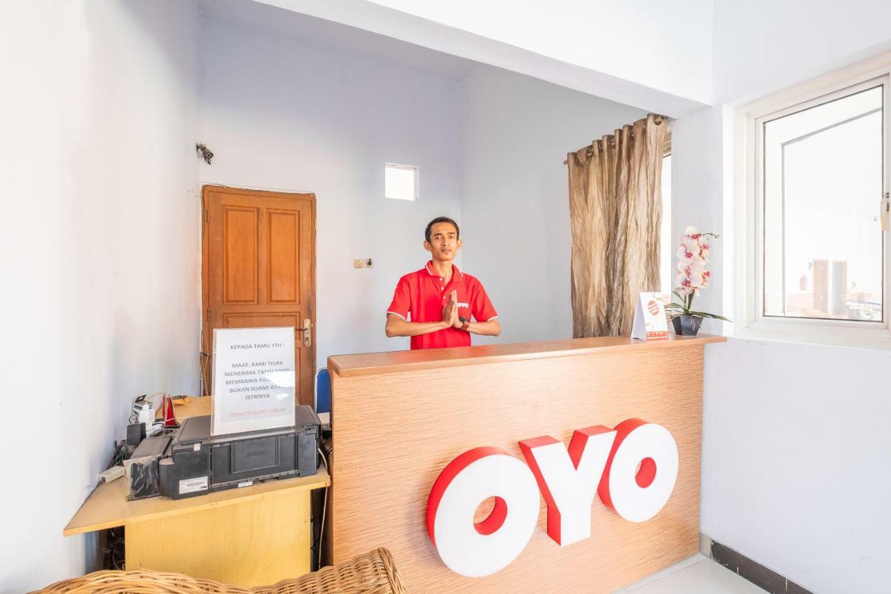 Oyo 863 Tenacity Guest House Syariah Cirebon Bagian luar foto
