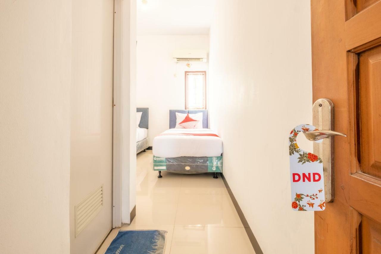 Oyo 863 Tenacity Guest House Syariah Cirebon Bagian luar foto