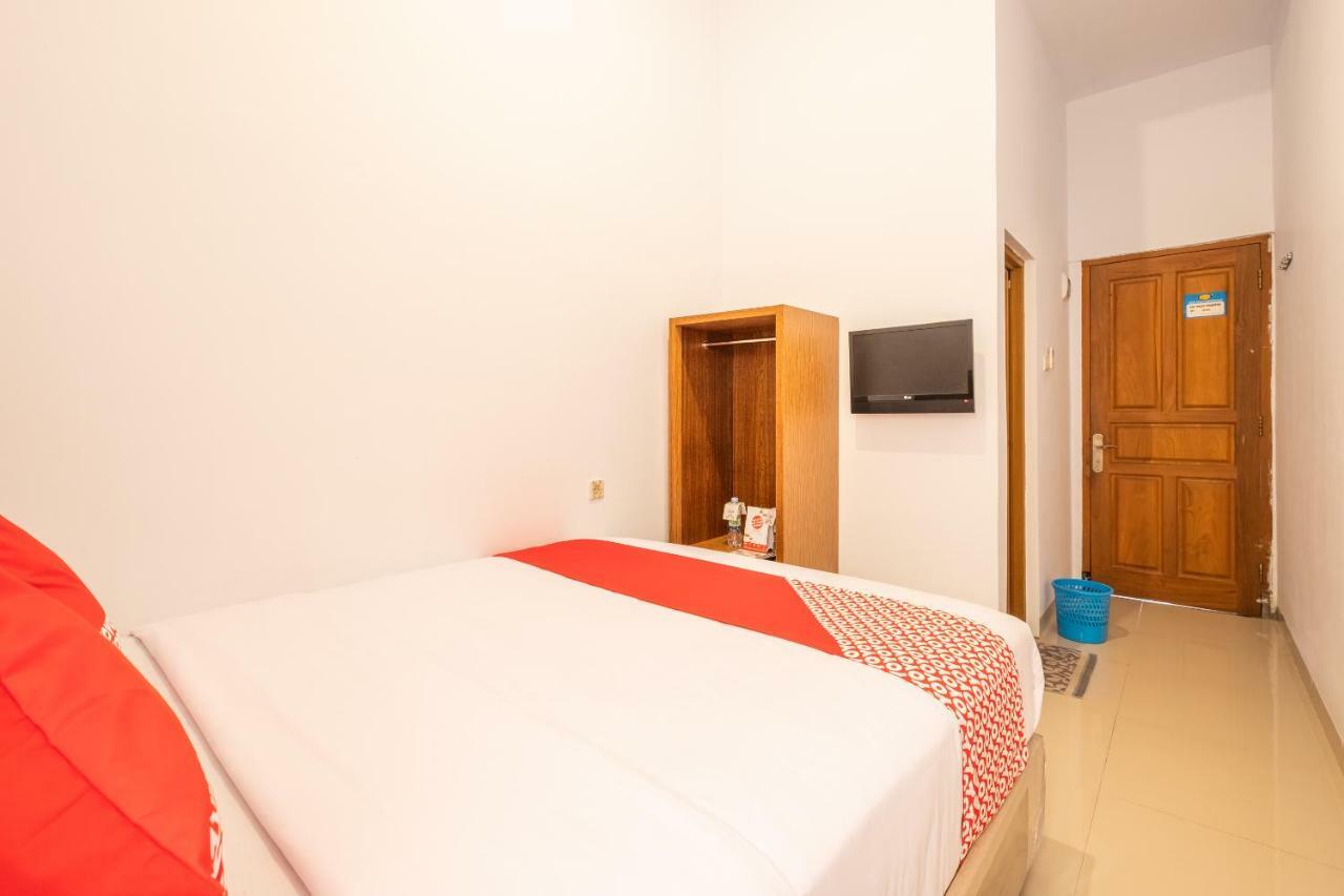 Oyo 863 Tenacity Guest House Syariah Cirebon Bagian luar foto