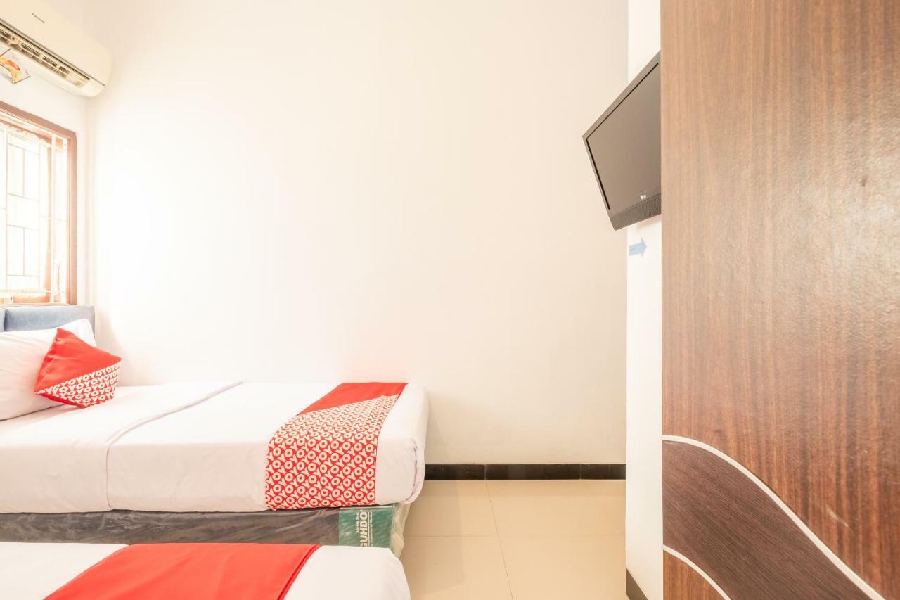 Oyo 863 Tenacity Guest House Syariah Cirebon Bagian luar foto
