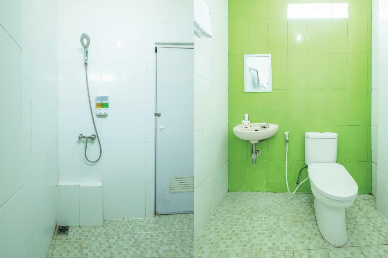 Oyo 863 Tenacity Guest House Syariah Cirebon Bagian luar foto