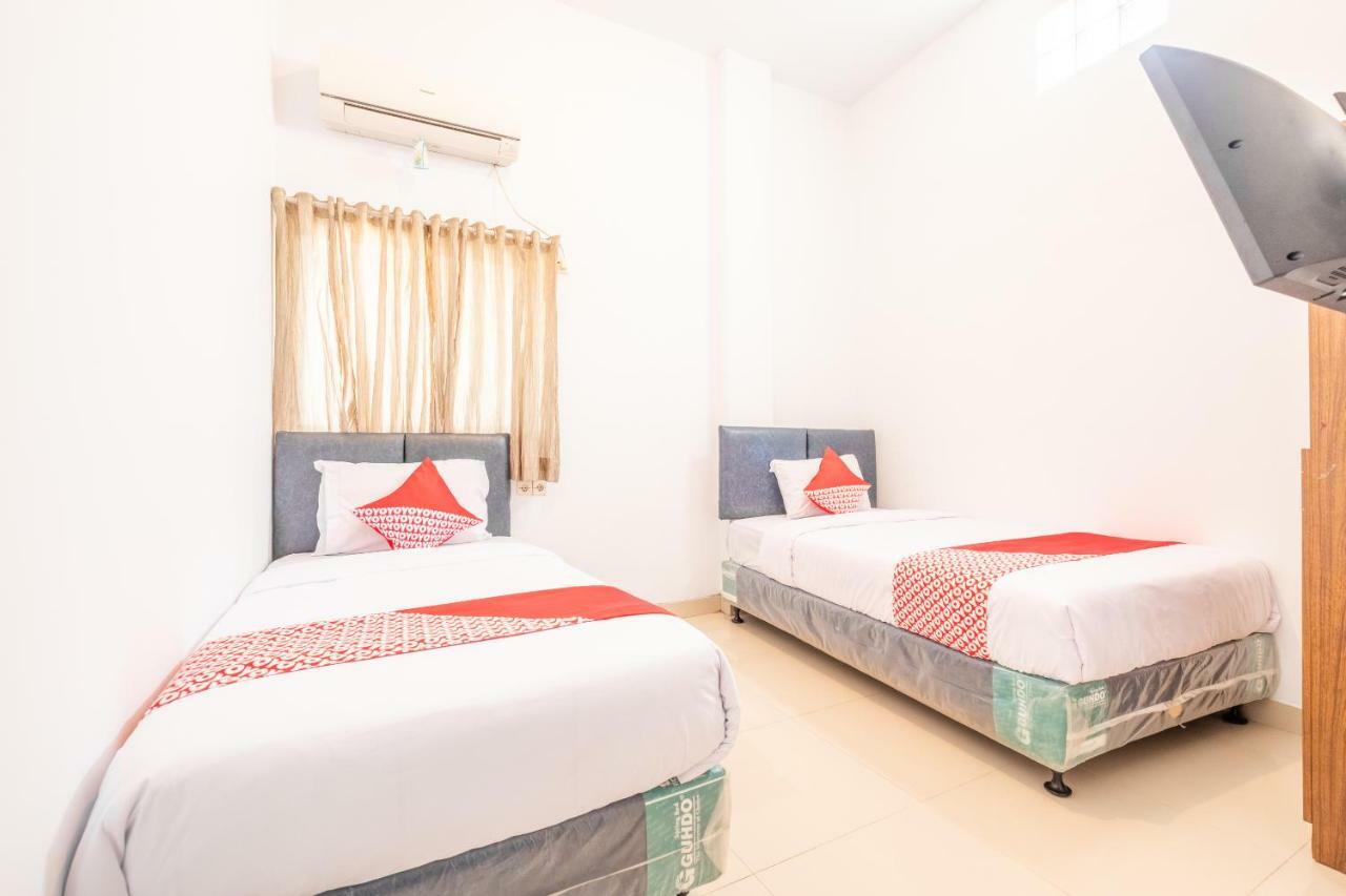 Oyo 863 Tenacity Guest House Syariah Cirebon Bagian luar foto