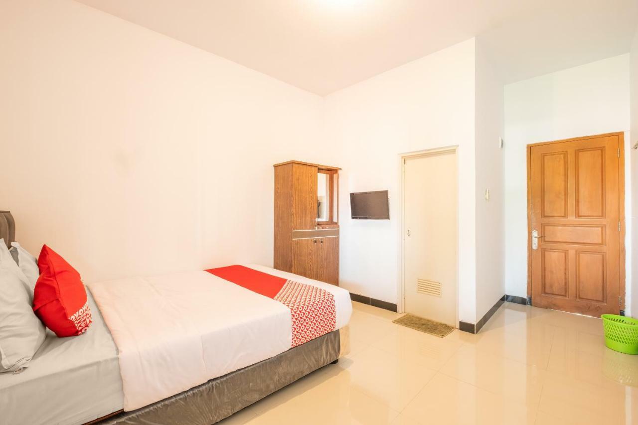 Oyo 863 Tenacity Guest House Syariah Cirebon Bagian luar foto