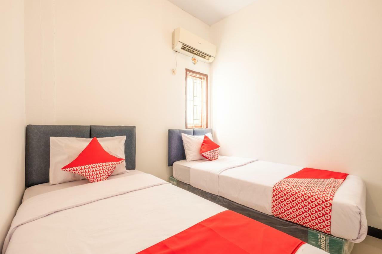 Oyo 863 Tenacity Guest House Syariah Cirebon Bagian luar foto