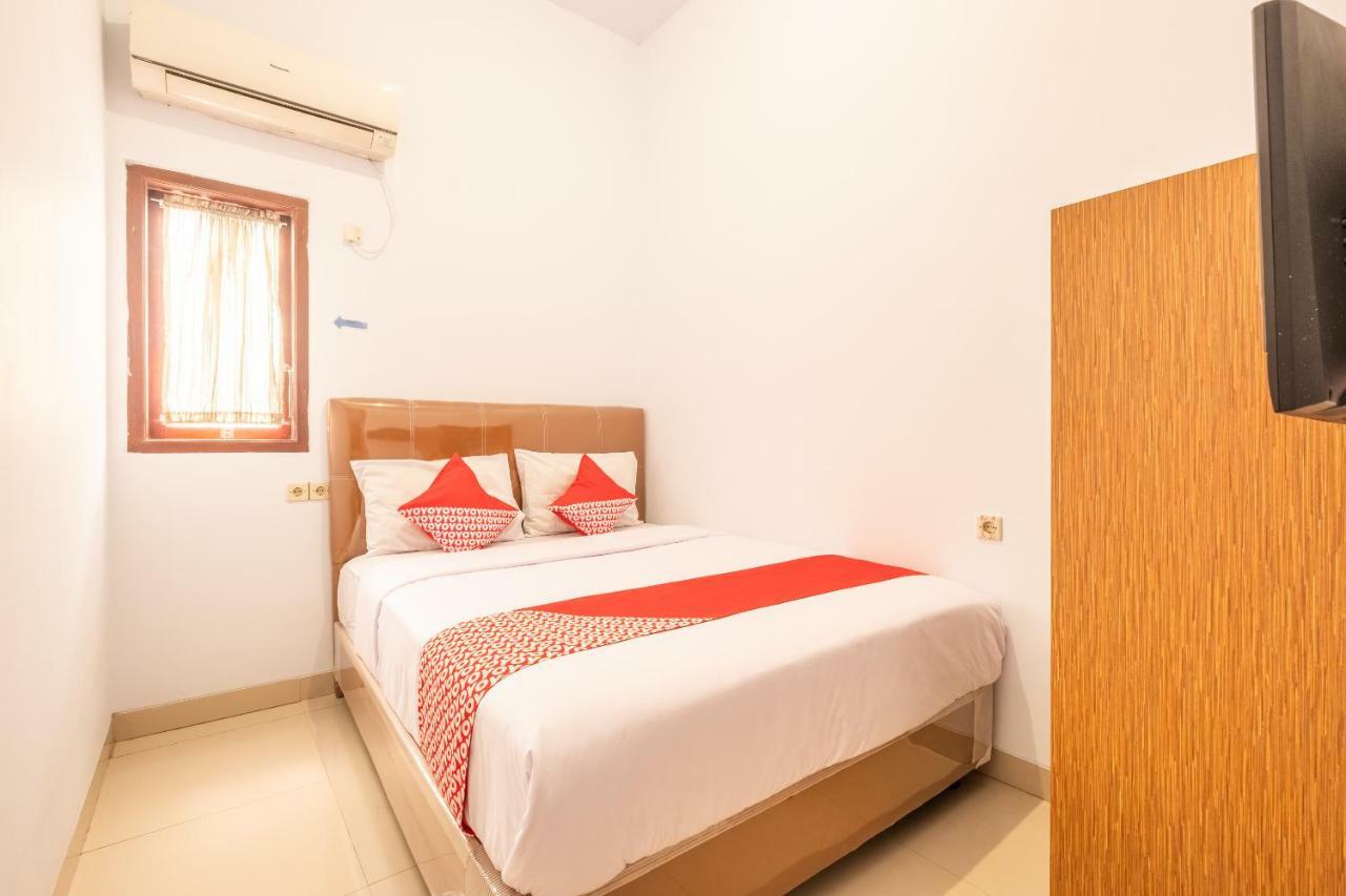 Oyo 863 Tenacity Guest House Syariah Cirebon Bagian luar foto