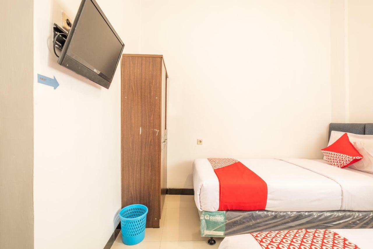 Oyo 863 Tenacity Guest House Syariah Cirebon Bagian luar foto