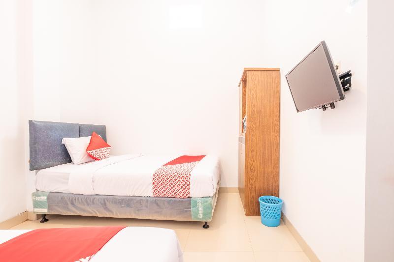 Oyo 863 Tenacity Guest House Syariah Cirebon Bagian luar foto