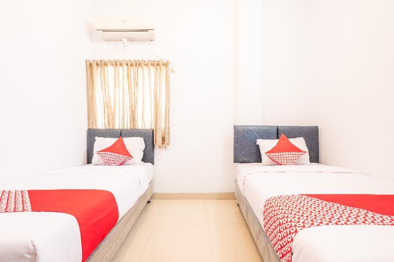 Oyo 863 Tenacity Guest House Syariah Cirebon Bagian luar foto