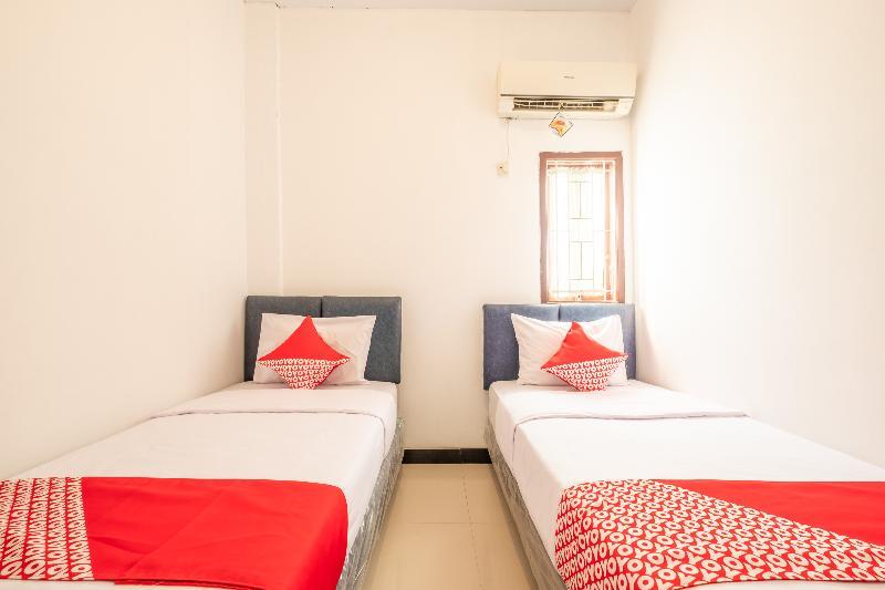 Oyo 863 Tenacity Guest House Syariah Cirebon Bagian luar foto